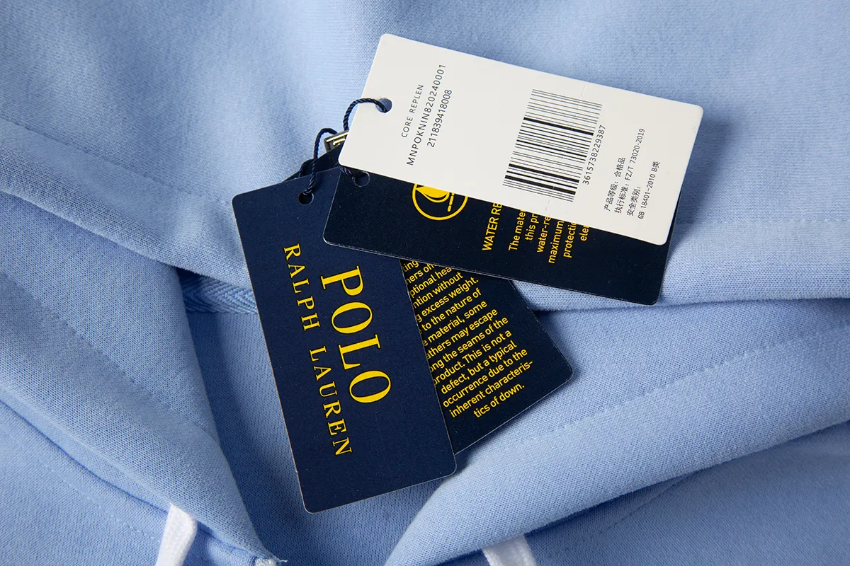 P260 White background picture [Evergreen for all seasons] Style number: 26201# (on sale all year round) Color: black and white / black and red / navy white / saffron / off-white / matte pink / light blue / yellow / dark gray Size: S to XL - Ralph Lauren/Ralph Lauren 26SS new four seasons classic basic three-dimensional Malaysia LOGO-No. 3 armband solid color long-sleeved zipper cardigan sweatshirt - 380g double-sided cotton heavy fabric✅ - The original version has the same 7.5CM widened thread processing✅ - Three-dimensional Malaysian embroidery Customized brand pentagonal POLO zipper ✅ - Ralph Lauren classic Malaysian logo Polo｜Unlock the British retro sports style RL classic style for all seasons The fit is loose and can be easily controlled by both men and women Simple Clean and versatile 1.2cm retro original color hook silk drawstring Full of details Use 380 grams of heavy double-sided cotton to create a tall and straight silhouette The iconic Malaysian embroidery logo interprets American origin. The solid color system can easily control formal and casual scenes.